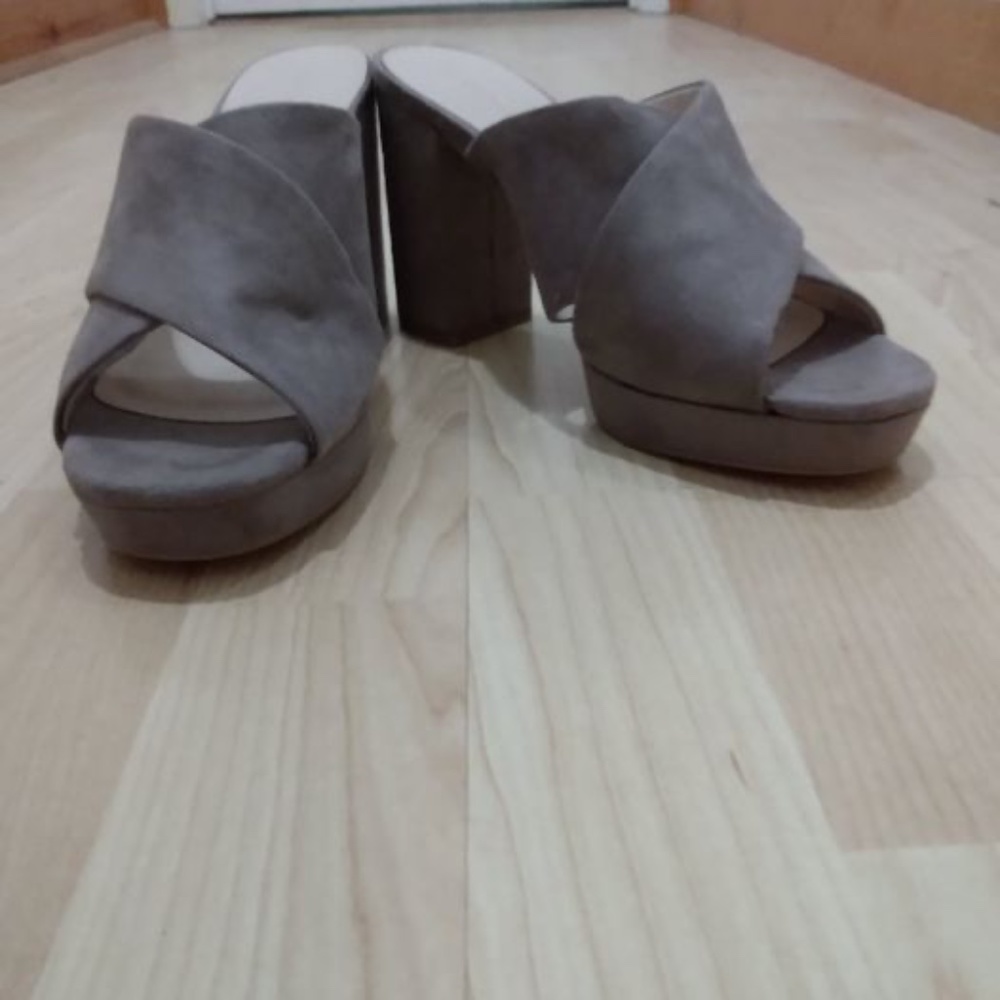 Le Chateau Size 39 Heels - Worn Once
